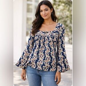Jessica Simpson floral top/woman’s M/ square very flattering neck line/flowy